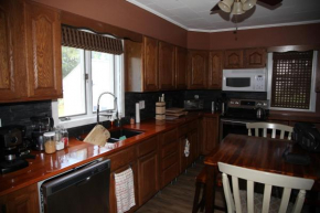Гостиница Charming Home Near Ski Areas, Рамфорд